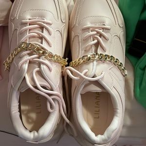 Womens size 10 shoes